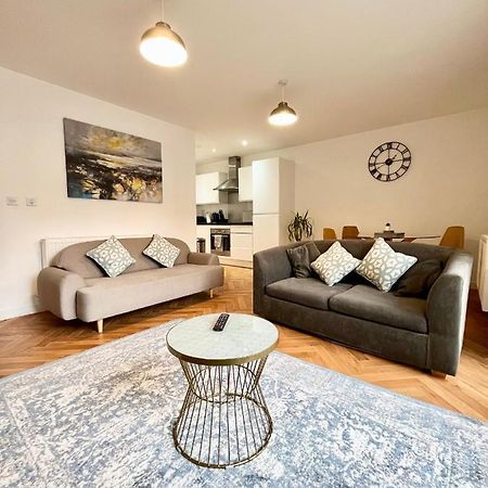 2 Double Beds Or 4 Singles, 2 Bathrooms, Free Parking, Smart Tv'S, Close To Gunwharf Quays, Beach & Historic Dockyard Portsmouth Ngoại thất bức ảnh