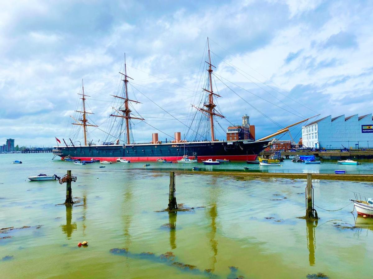 2 Double Beds Or 4 Singles, 2 Bathrooms, Free Parking, Smart Tv'S, Close To Gunwharf Quays, Beach & Historic Dockyard Portsmouth Ngoại thất bức ảnh