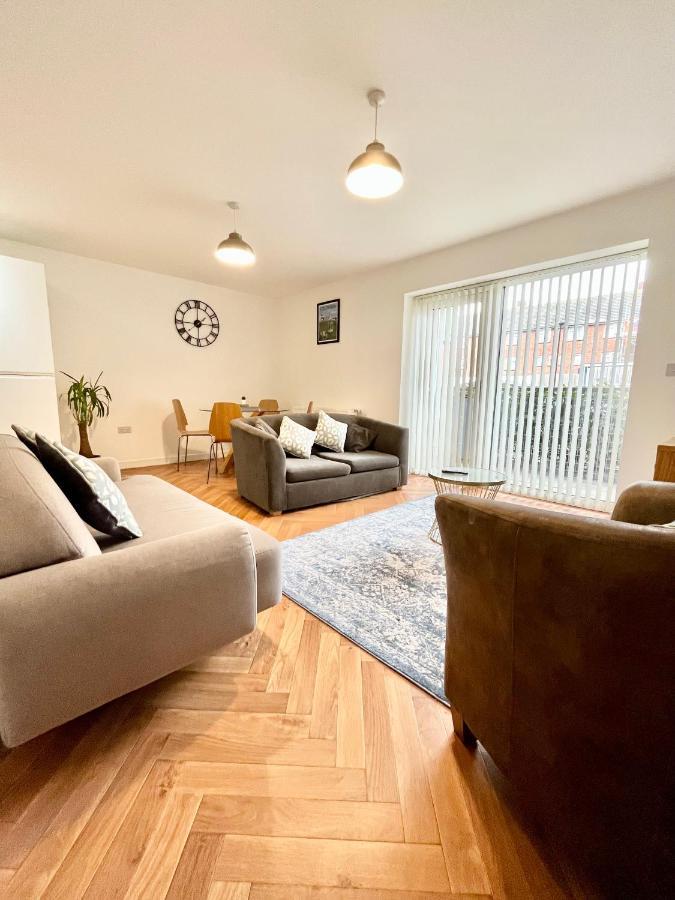 2 Double Beds Or 4 Singles, 2 Bathrooms, Free Parking, Smart Tv'S, Close To Gunwharf Quays, Beach & Historic Dockyard Portsmouth Ngoại thất bức ảnh